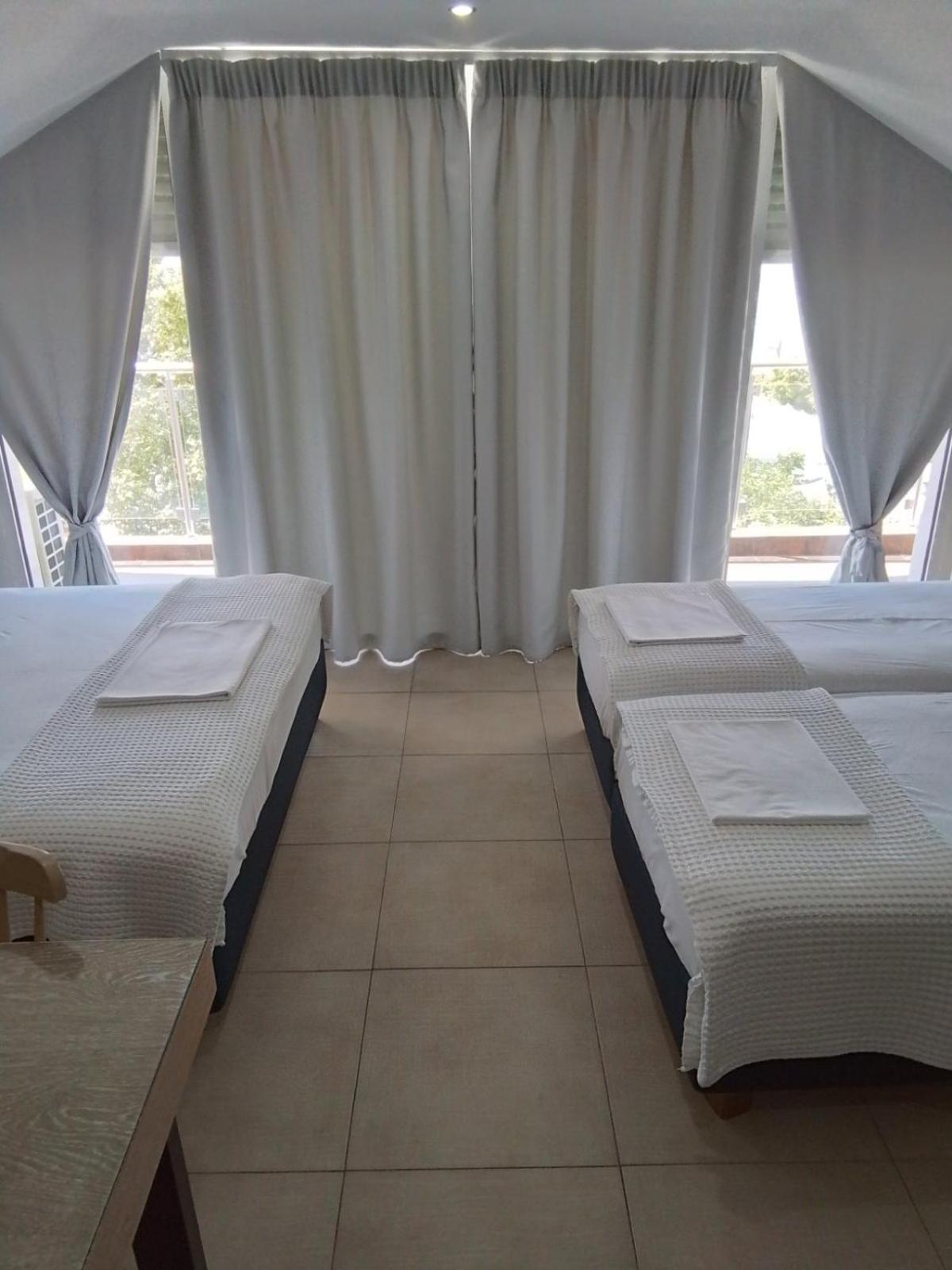 Le Monde Seaview Suites Nea Kallikrateia Екстериор снимка