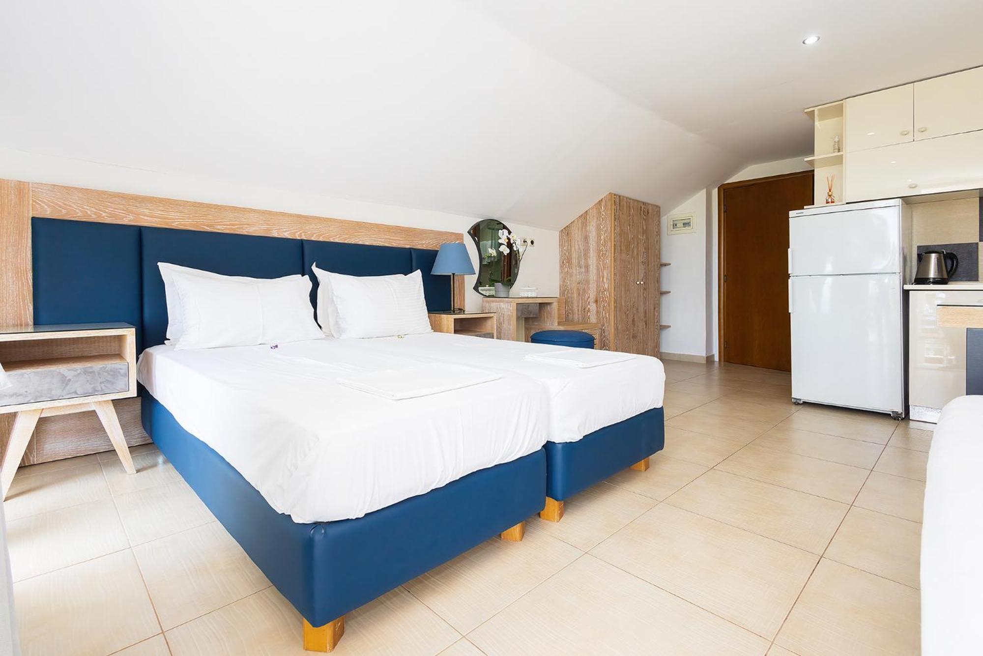 Le Monde Seaview Suites Nea Kallikrateia Екстериор снимка