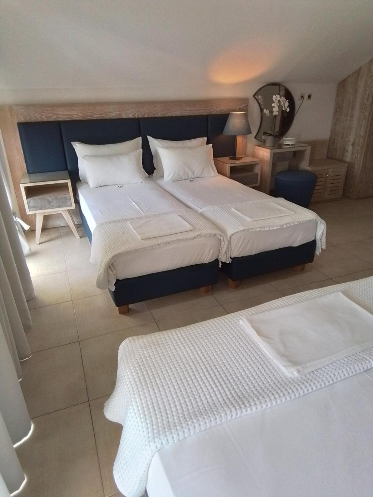 Le Monde Seaview Suites Nea Kallikrateia Екстериор снимка