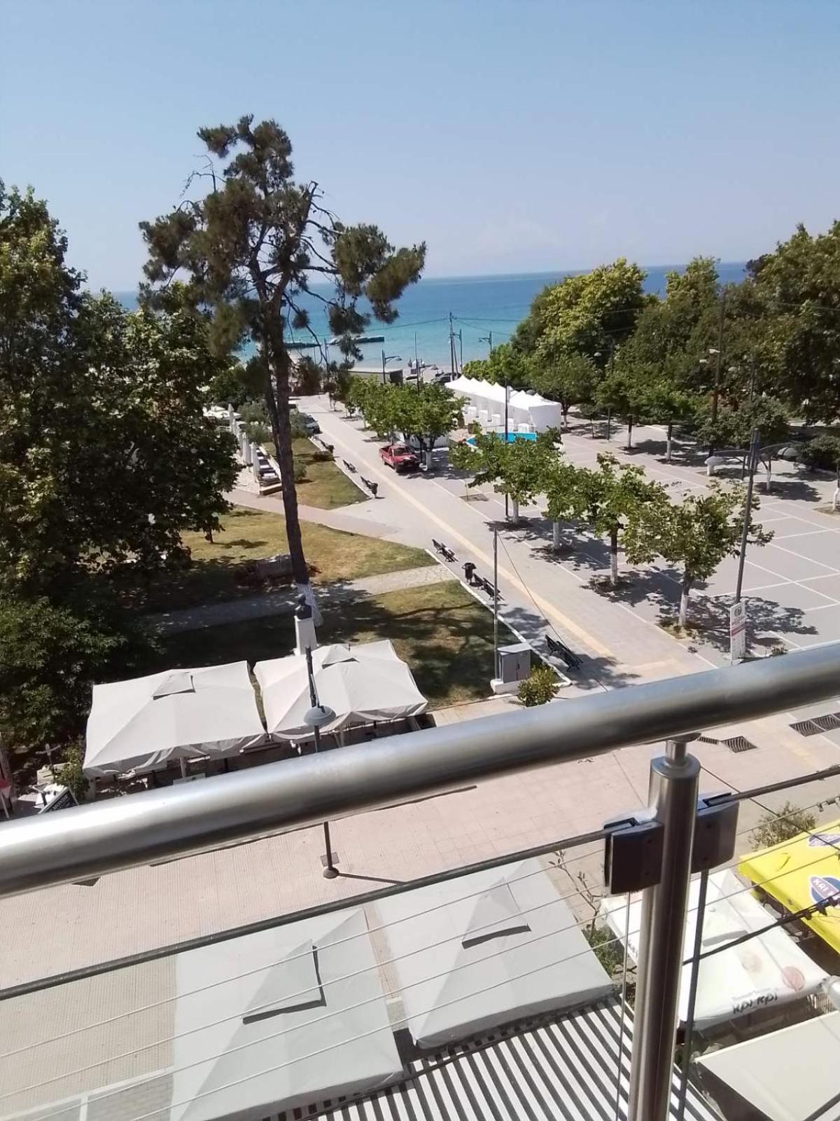 Le Monde Seaview Suites Nea Kallikrateia Екстериор снимка