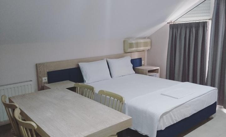 Le Monde Seaview Suites Nea Kallikrateia Стая снимка