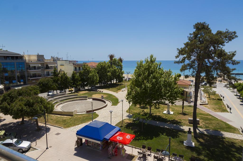 Le Monde Seaview Suites Nea Kallikrateia Екстериор снимка