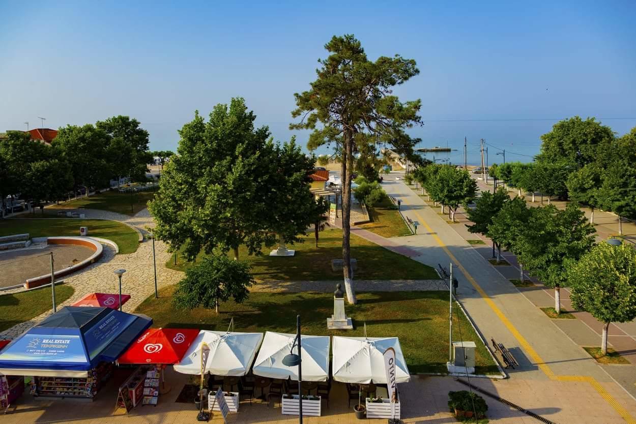Le Monde Seaview Suites Nea Kallikrateia Екстериор снимка