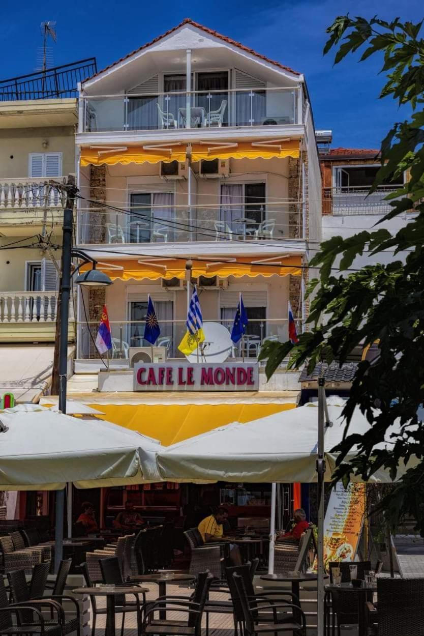Le Monde Seaview Suites Nea Kallikrateia Екстериор снимка