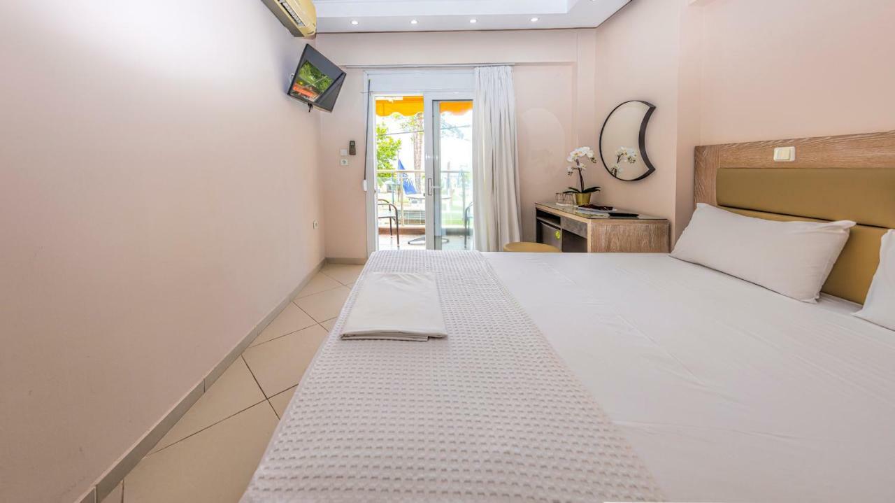 Le Monde Seaview Suites Nea Kallikrateia Екстериор снимка